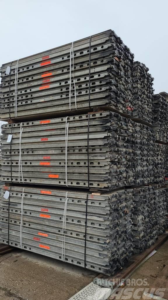 Layher U-Steel Decks 2,57m Pastolių įrengimai