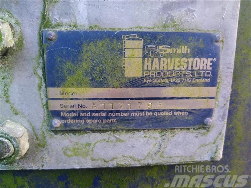 Harvestore 2 stk , ca. 2500 tdr. Siloso iškrovimo įrengimai