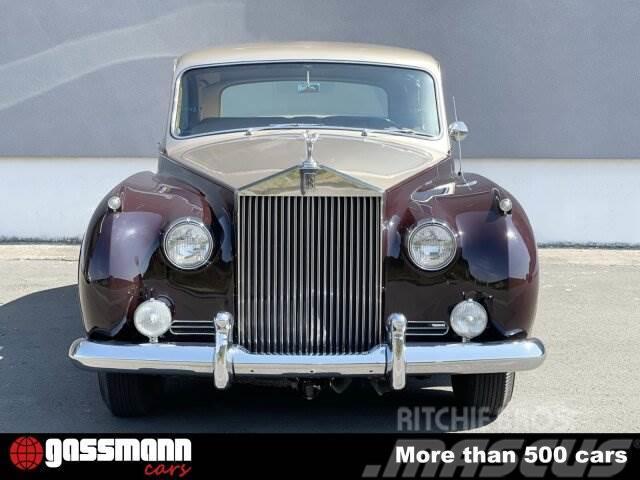 Rolls Royce Phantom V Saloon Coupe, by James Young Matching Kita