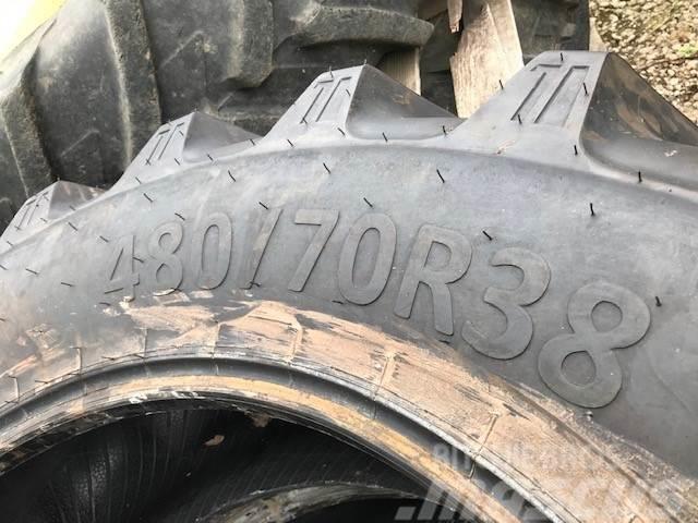  Rear Tyres Padangos, ratai ir ratlankiai