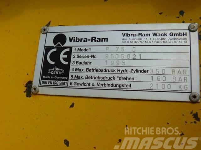 Komatsu Vibra-Ram P 75 D / Lehnhoff MS 25 / 2100 kg Vikšriniai ekskavatoriai