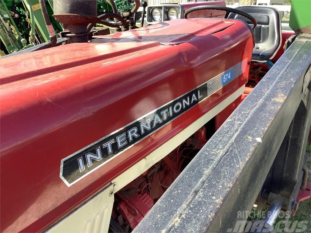 International 574 Naudoti kompaktiški traktoriai