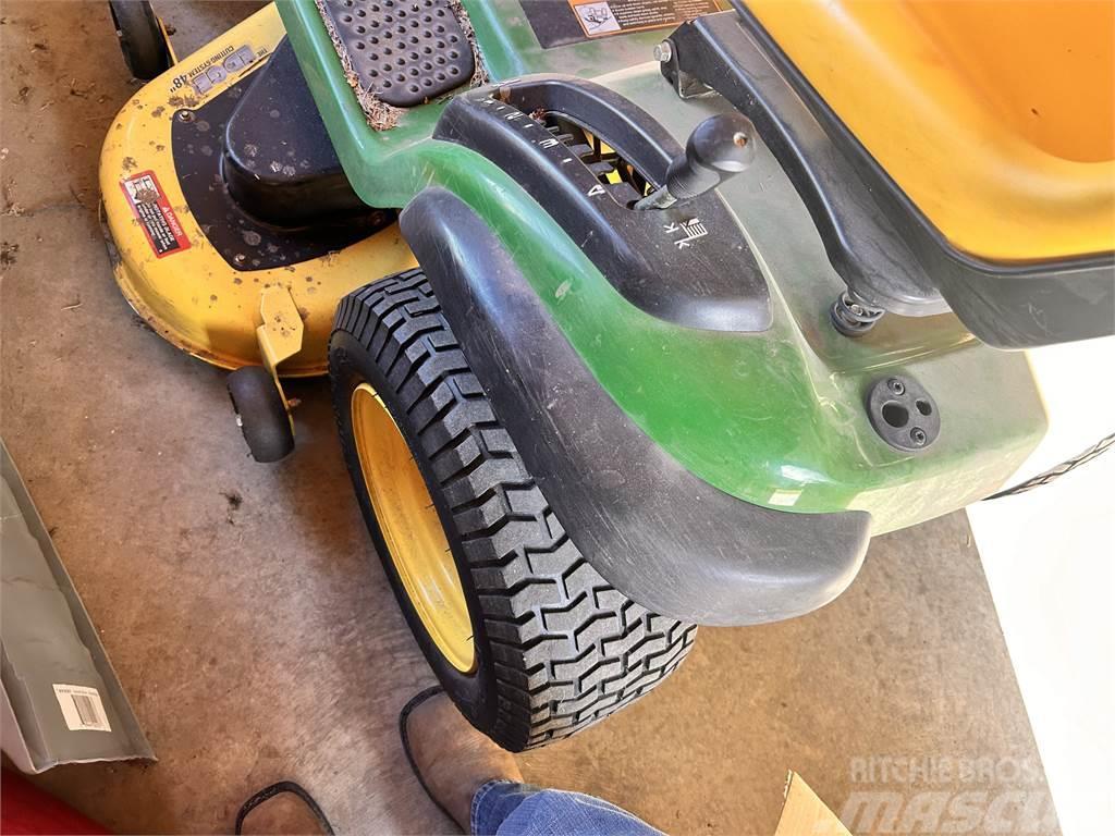 John Deere 145 Sodo traktoriukai-vejapjovės
