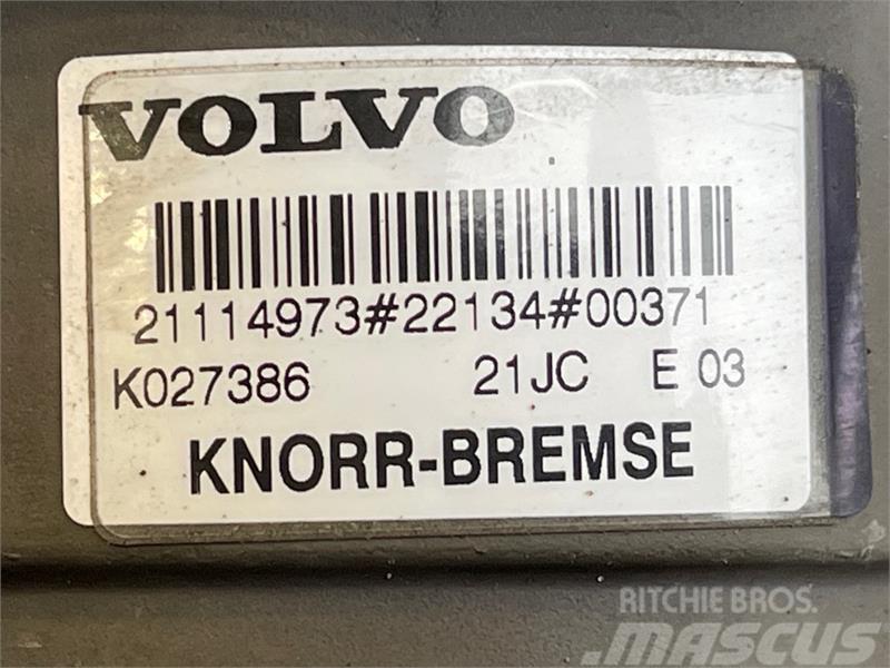 Volvo  FOOT BRAKE MODULE 21114973 Radiatoriai