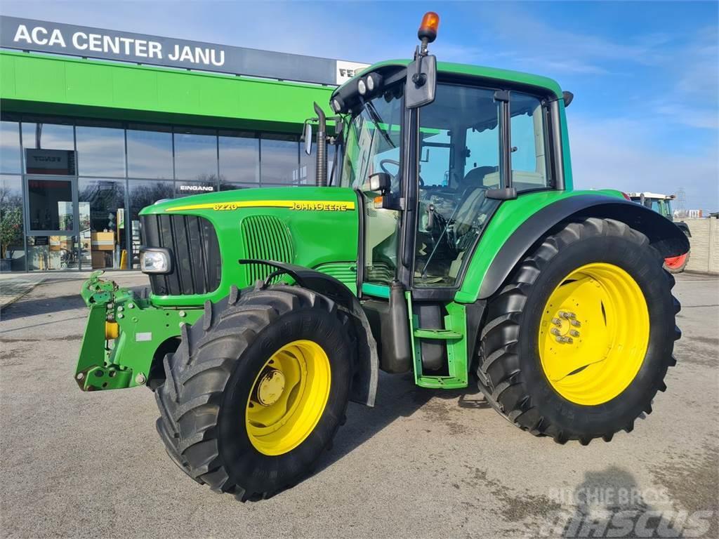 John Deere 6220 Premium Traktoriai