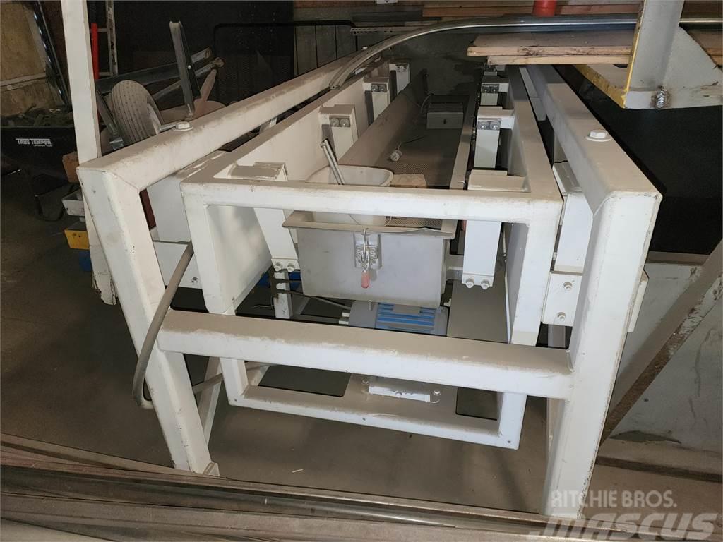  CUSTOM EQUIPMENT Deamco Feeder Conveyor - VCNF-U-1 Kita žemės ūkio technika