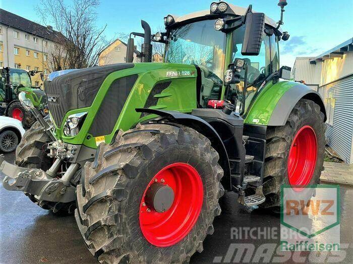 Fendt 828 Vario Traktoriai