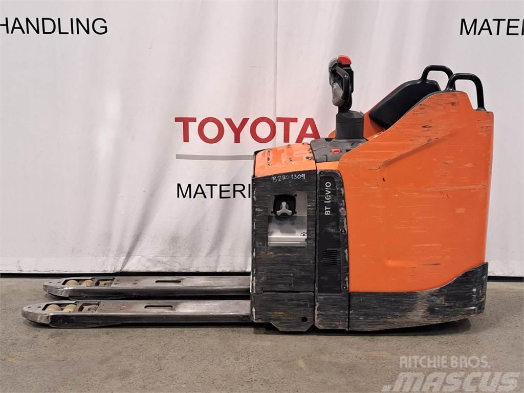 Toyota LPE220 Žemų aukščių keltuvai su platforma