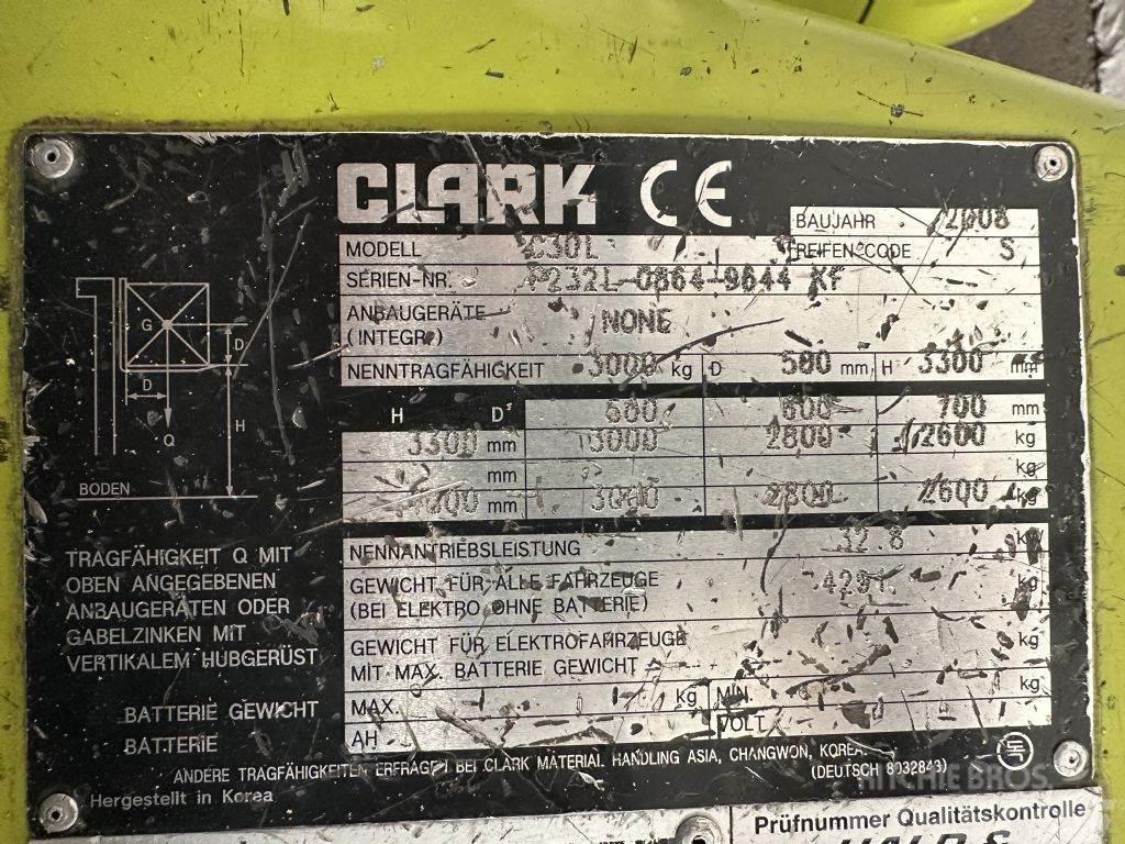 Clark C 30 L - TRIPLEX 4,8 m LPG (dujiniai) krautuvai